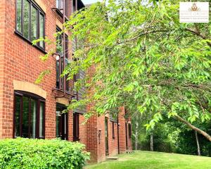 Gallery image of 2 Bed Apartment in Stevenage SG1 Hertfordshire By White Orchid Property Relocation Leisure & Business in Stevenage