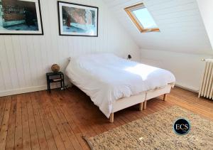 Postel nebo postele na pokoji v ubytování "Demeure de Charme" Hyper Centre - 6 chambres - 11 voyageurs - Châteaux de la Loire