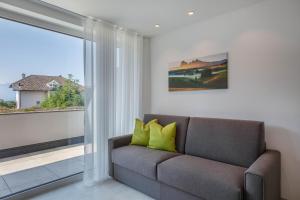 A seating area at Apartments Curti - Waldgrün