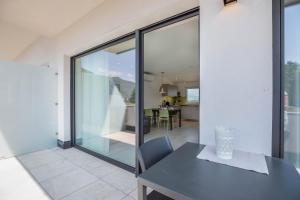 A balcony or terrace at Apartments Curti - Waldgrün