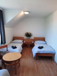 Postel nebo postele na pokoji v ubytování Penzion U Mnicha