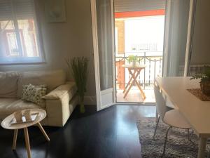 A seating area at Apartamentos Logroño centro, TIC TAC, wifi