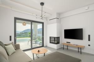 A television and/or entertainment centre at Exquisite Villas with Enchanting Surroundings, By ThinkVilla