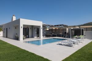 The swimming pool at or close to Exquisite Villas with Enchanting Surroundings, By ThinkVilla Még 37 kép