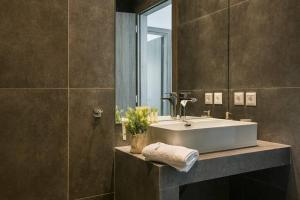 A bathroom at Villa Iokasti - Ionian Treasure Villas