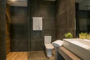 A bathroom at Villa Iokasti - Ionian Treasure Villas