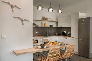 A kitchen or kitchenette at Villa Iokasti - Ionian Treasure Villas