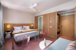 Ένα ή περισσότερα κρεβάτια σε δωμάτιο στο Alkima Athens Hotel