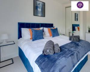 Cama o camas de una habitación en Stevenage Luxury 1Bed Apartment - Sleeps 4-WIFI-Free Parking- By JM Short Lets & Serviced Accommodation