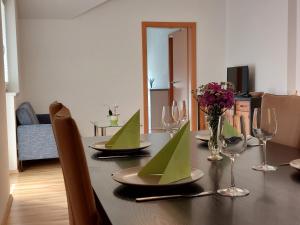 Restorāns vai citas vietas, kur ieturēt maltīti, naktsmītnē Apartment ZIRMWEBER-Haus