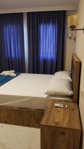 Кровать или кровати в номере Huge Evleri 1