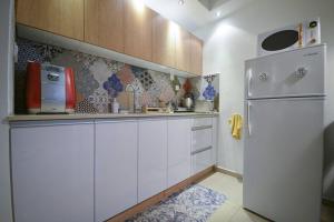 Kuchyň nebo kuchyňský kout v ubytování Colores in the red sea- חופשה מושלמת באילת