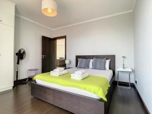 a bedroom with a large bed with towels on it at Sunny Side by Atlantic Holiday in Madalena do Mar