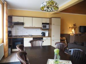 Kuchyň nebo kuchyňský kout v ubytování Friesenmeer Ferienwohnung Eins