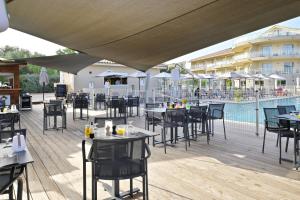Bazén v ubytování Hotel Costa Salina nebo v jeho okolí