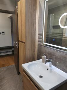 Ein Badezimmer in der Unterkunft Nibela Apartments