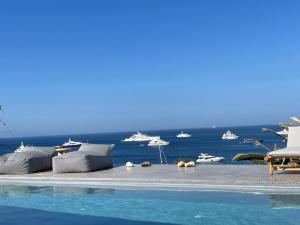 Bazén v ubytování myMykonos Villa I nebo v jeho okolí