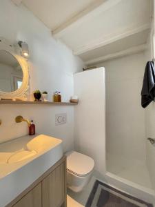 Koupelna v ubytování myMykonos Villa I