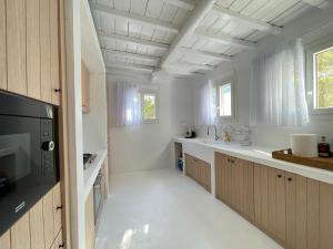 Kuchyň nebo kuchyňský kout v ubytování myMykonos Villa I