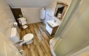 Kúpeľňa v ubytovaní Apartman Doris + 32 fotografií