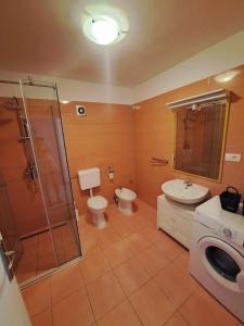 Kúpeľňa v ubytovaní Lifestyle apartment Podstrana + 37 fotografií