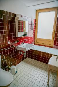 Bathroom sa Grosse 4 Zimmer Wohnung mit traumhafter Aussicht