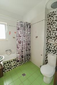Phòng tắm tại Marathos Sea View Apartments