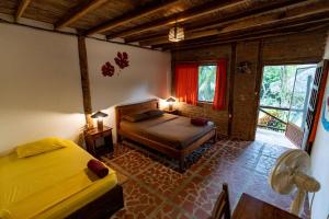 A seating area at Suites La Tortuga