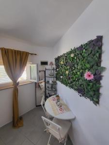 a room with a plant on the wall at Studio Prommontore in Premantura