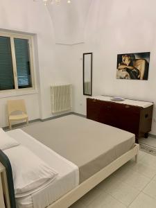 A bed or beds in a room at InterMezzo - located in the center of Salento equidistant from the 2 seas