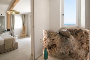 Posteľ alebo postele v izbe v ubytovaní Una Villa - Amalfi Boutique Rooms B&B