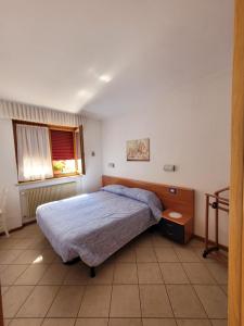 Postel nebo postele na pokoji v ubytování Appartamento "Laghet" a piano terra con giardino