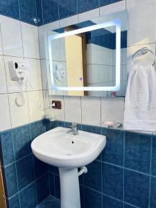 Vonios kambarys apgyvendinimo įstaigoje Tirana View Apartments