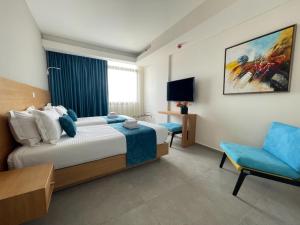 Postel nebo postele na pokoji v ubytování Majestic Byblos Grand Hotel