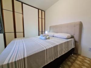 Säng eller sängar i ett rum på RCM Vilas - YELLOW HOUSE