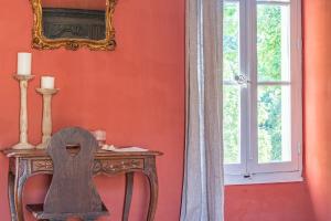 Μια τηλεόραση ή/και κέντρο ψυχαγωγίας στο Prieuré Notre-Dame de Conil - 12e siècle