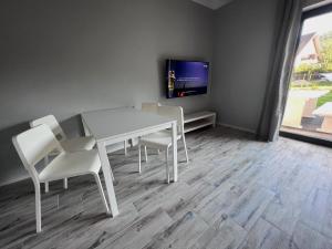 Telewizja i/lub zestaw kina domowego w obiekcie Apartamenty Pod Jaworami