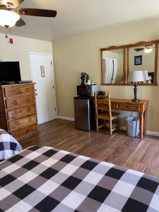 a bedroom with a bed and a desk and a dresser at Arnold Meadowmont Lodge in Arnold +16 photos