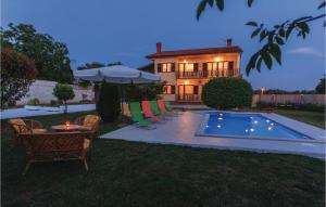 Bazén v ubytovaní Holiday Home Orihi Bb Croatia alebo v jeho blízkosti