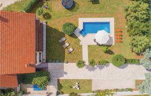 Bazén v ubytovaní Holiday Home Orihi Bb Croatia alebo v jeho blízkosti