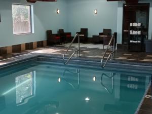 a swimming pool with blue water in a room at Red Roof Inn & Suites Detroit - Melvindale/Dearborn in Melvindale