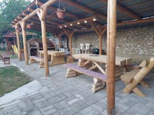 Patio nebo venkovní prostory v ubytování Fenyőfa vendégház