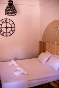 A bed or beds in a room at Wilson & Andrew House - Boho Bliss