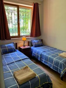 Rúm í herbergi á 3 Bedroom House In The National Park of Dilijan