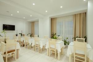 TV a/nebo společenská místnost v ubytování Hotel Vila Kalcuni Sarande