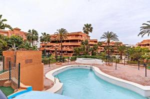 The swimming pool at or close to Villas de Almerimar Golf