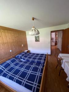 Letto o letti in una camera di Gasthaus Beverin