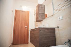 Koupelna v ubytování Il Mughetto - Appartamento con Terrazza Privata + 28 fotografií