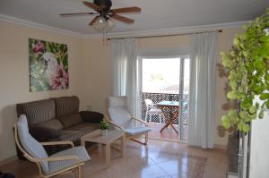 a living room with a couch and chairs at Irene Beach Málaga, Parking Gratuito in Cala del Moral
