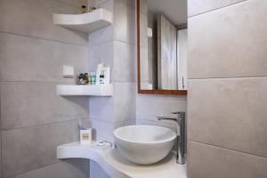 Kylpyhuone majoituspaikassa Primrose Apartments
